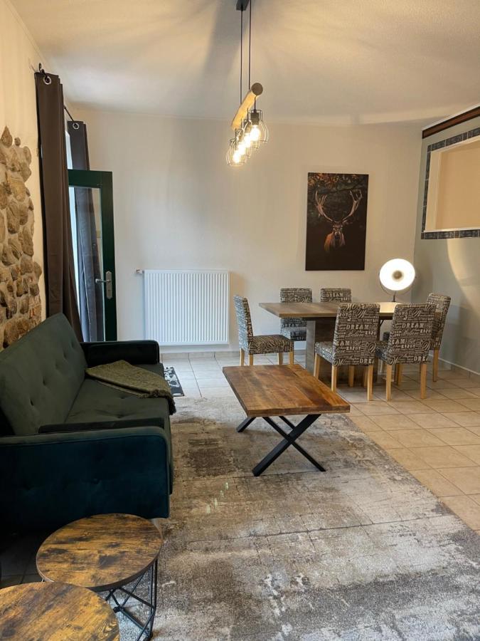 Mitten in der Natur : Ferienwohnung mit 3 Schlafzimmern, neu eingerichtet Neu Gaarz Exterior foto