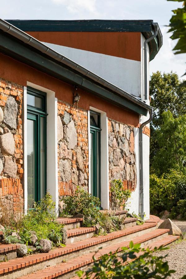 Mitten in der Natur : Ferienwohnung mit 3 Schlafzimmern, neu eingerichtet Neu Gaarz Exterior foto