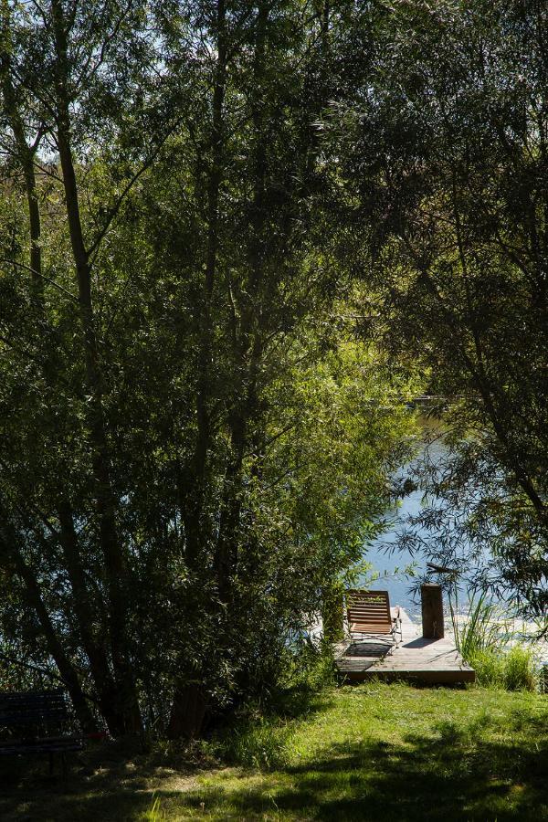 Mitten in der Natur : Ferienwohnung mit 3 Schlafzimmern, neu eingerichtet Neu Gaarz Exterior foto