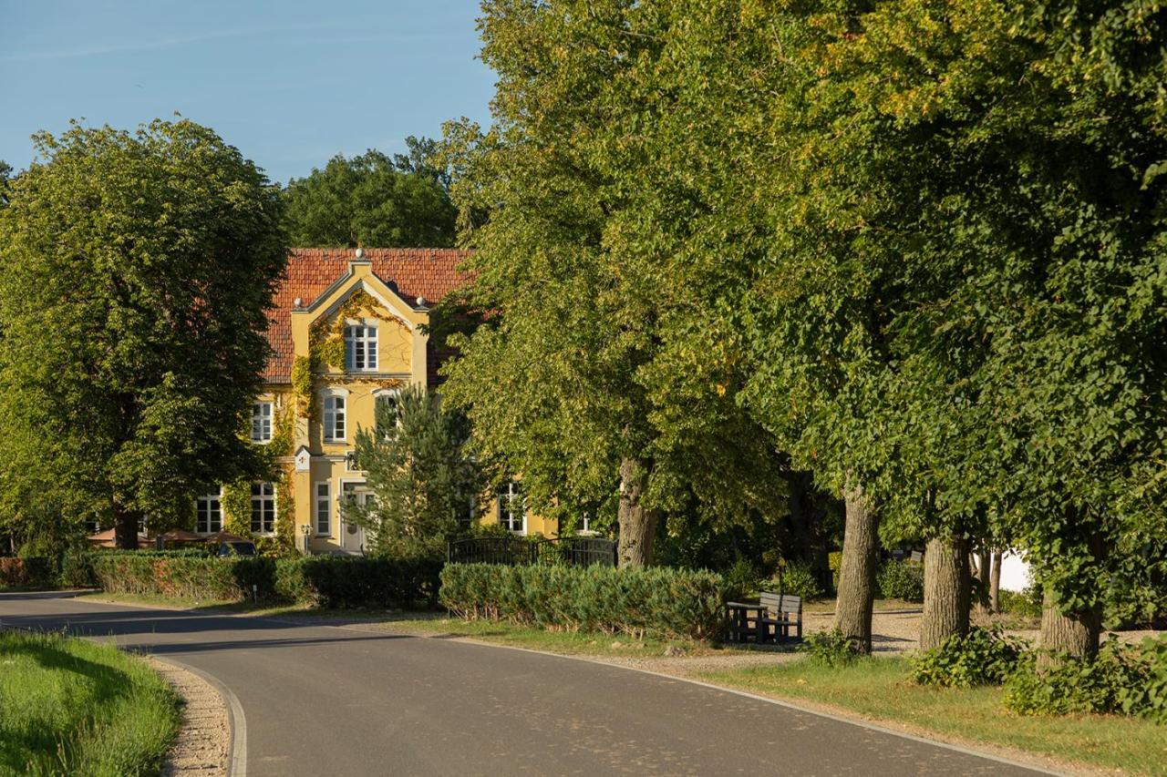 Mitten in der Natur : Ferienwohnung mit 3 Schlafzimmern, neu eingerichtet Neu Gaarz Exterior foto